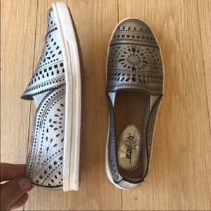 🦋EARTH Leather Slip On Loafers/Sneakers